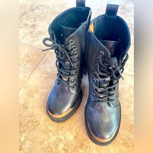 Steve Madden Lace Up boots